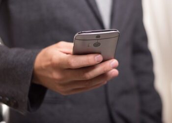 Panic button will be mandatory for all mobile phones to be sold in India from January 1, 2017 Tomatoheart.com 2