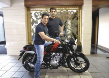 Amir Khan INS Vikrant Tomatoheart 2 | This Is Why Aamir Khan Bought This Bajaj Bike Having Only 150cc Engine Hrithik Roshan | 3 This Is Why Aamir Khan Bought This Bajaj Bike Having Only 150cc Engine Tomatoheart.com 3