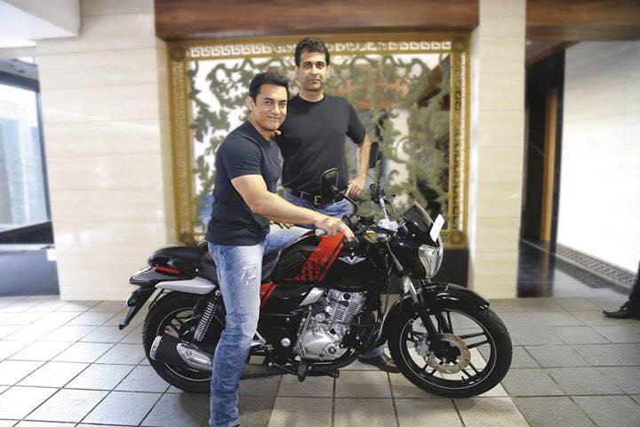 This Is Why Aamir Khan Bought This Bajaj Bike Having Only 150cc Engine Tomatoheart.com 3