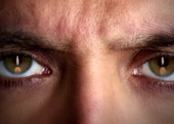 Watch Hrithik Roshan's Intense Green Eyes In Kaabil's First Look Tomatoheart.com