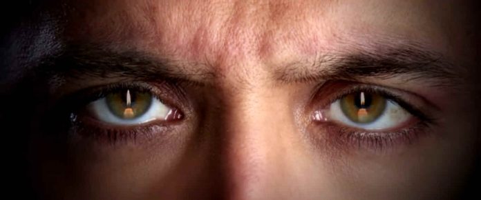 Watch Hrithik Roshan's Intense Green Eyes In Kaabil's First Look Tomatoheart.com
