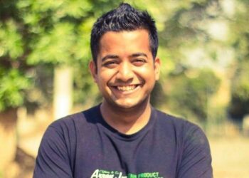 An AIIMS Doctor, Then An IAS And Now An Entrepreneur- Know Roman Saini Tomatoheart.com 5
