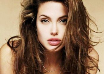 20 Reasons Why Angelina Jolie Is Not Just the 'Most Beautiful' but the Most Inspirational Hollywood Actress of All Times Tomatoheart.com 12