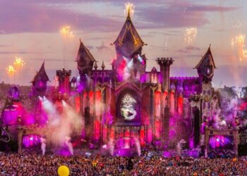 10 Jaw-Dropping Facts About Tomorrowland, The Extravagant Global Music Festival Tomatoheart.com 1