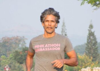 TRUE Ironman Milind Soman Is Running Barefoot From Ahmedabad To Mumbai Tomatoheart.com 3
