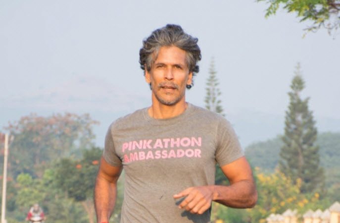 TRUE Ironman Milind Soman Is Running Barefoot From Ahmedabad To Mumbai Tomatoheart.com 3