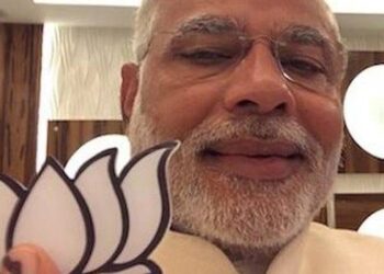 10 Perfectly Captured Selfies by Narendra Modi That Will Give You a New Selfie Goal Tomatoheart.com 1