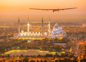 Heard of Solar Plane? This Plane Went Around The World Using Nothing But Solar Energy! Tomatoheart.com 5