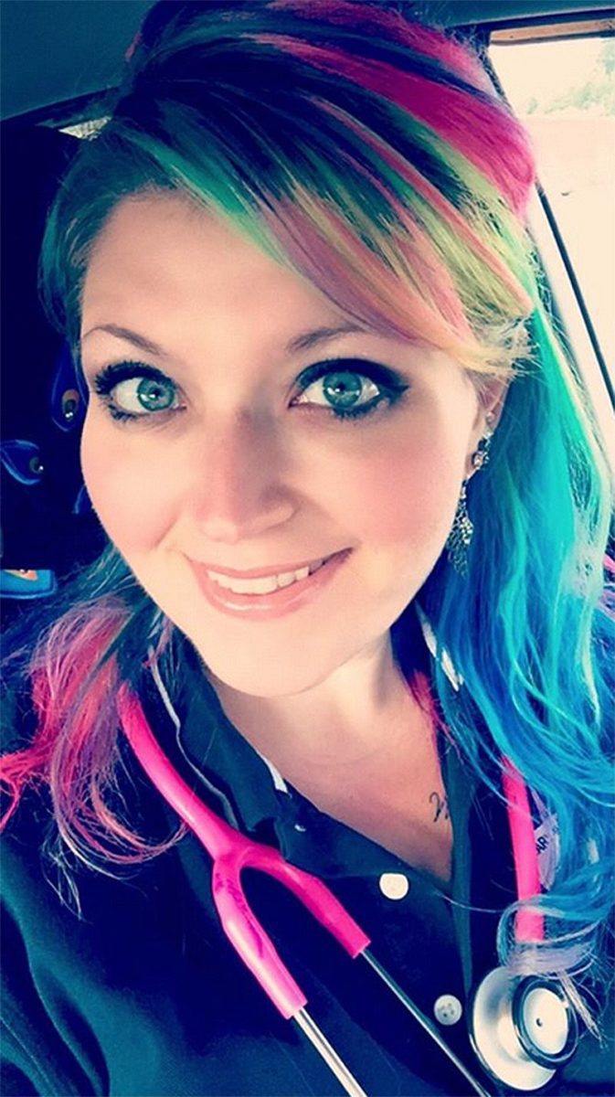 This Nurse Has The Perfect Response To Being Criticized for Colourful Hair Tomatoheart.com 1