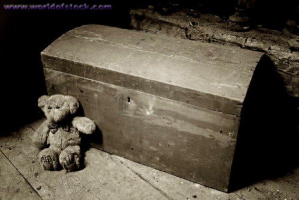 Haunted Objects The Conjure Chest 15 Haunted Objects That Will Scare The Hell Out Of You Tomatoheart 13
