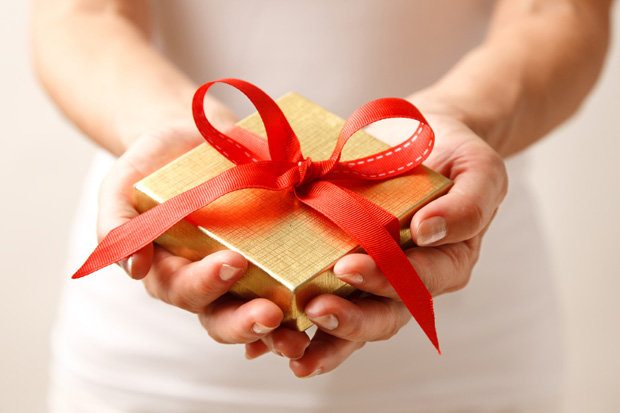 11 Fabulous Gift Ideas for Him and Her on This Friendship Day Tomatoheart.com