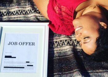 This Woman's Romantic Photoshoot of Job Announcement is Taking the Internet By Storm Tomatoheart.com 2