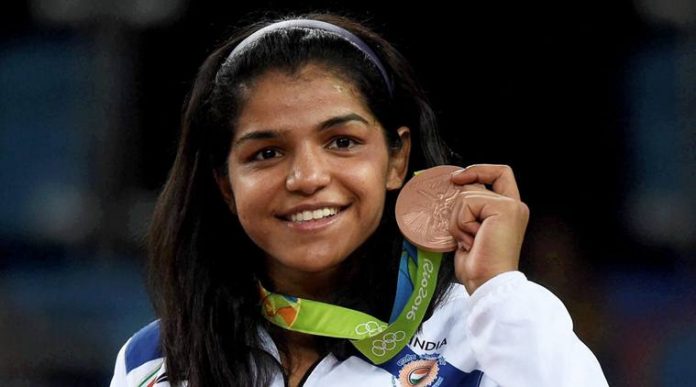 Rio de Janeiro: India's Sakshi Malik poses with her bronze medal for the women's wrestling freestyle 58-kg competition during the medals ceremony at the 2016 Summer Olympics in Rio de Janeiro, Brazil, Wednesday. PTI Photo by Atul Yadav(PTI8_18_2016_000010A)