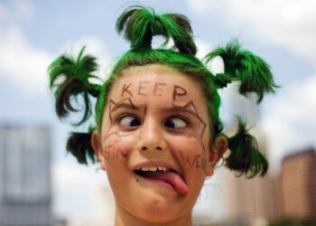 weird girl tomato heart | Are You Weird, Messy and Frequent 'Shit' User? Then Scientists Have Some Really Good News for You iPhone 7 | 6 Are You Weird, Messy and Frequent 'Shit' User? Then Scientists Have Some Really Good News for You Tomatoheart.com