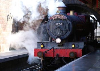 Come Board The Hogwarts Express And Get to Visit the Harry Potter Festival! Tomatoheart.com 2