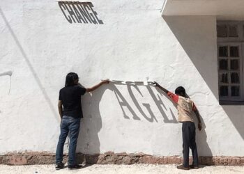 This Indian Artist Creates Awe-Inspiring Masterpieces on Buildings Using Typographic Shadow Graffiti Tomatoheart.com 2