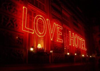 Which Relationship Mode Are You In - Oyo Rooms or StayUncle ? Tomatoheart.com 6