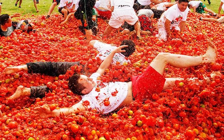 9 Alluring Facts About The La Tomatina Festival Tomatoheart.com 1