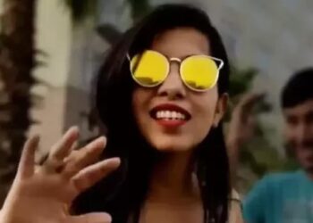 Dhinchak Pooja Tomatoheart 2